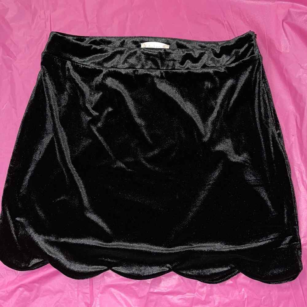 Scalloped skirt